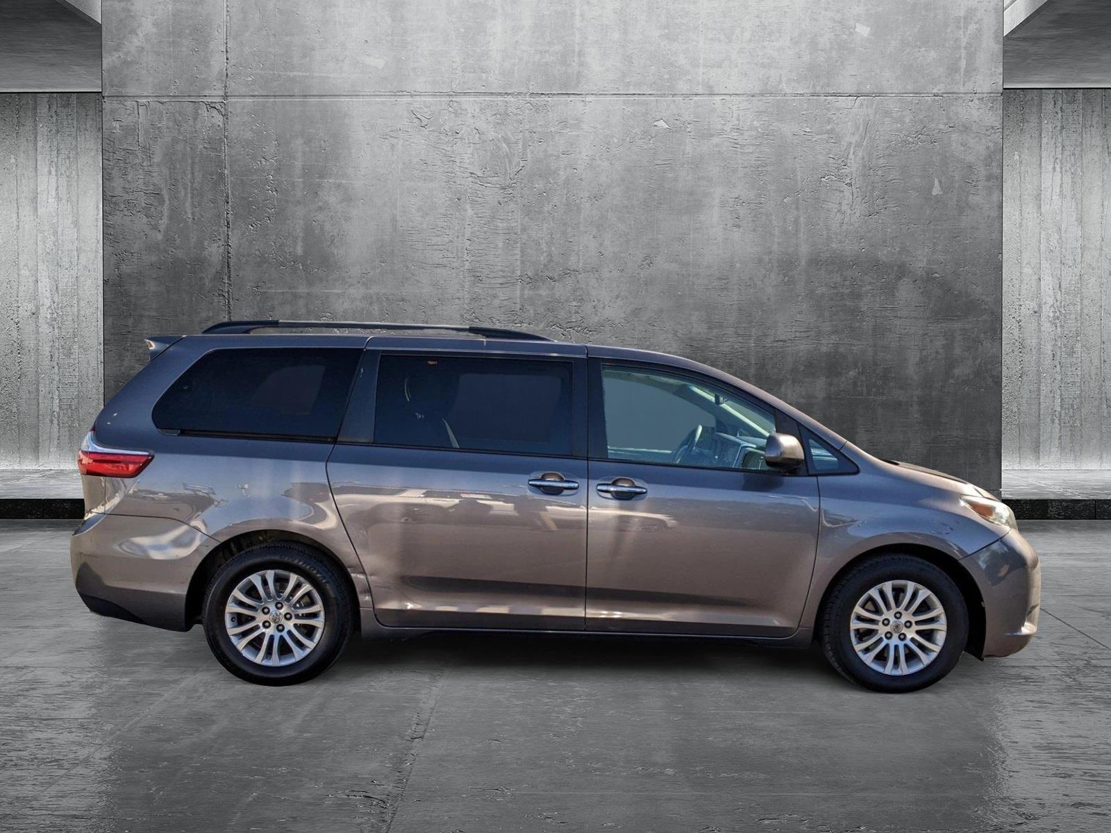 2016 Toyota Sienna Vehicle Photo in TIMONIUM, MD 21093-2300