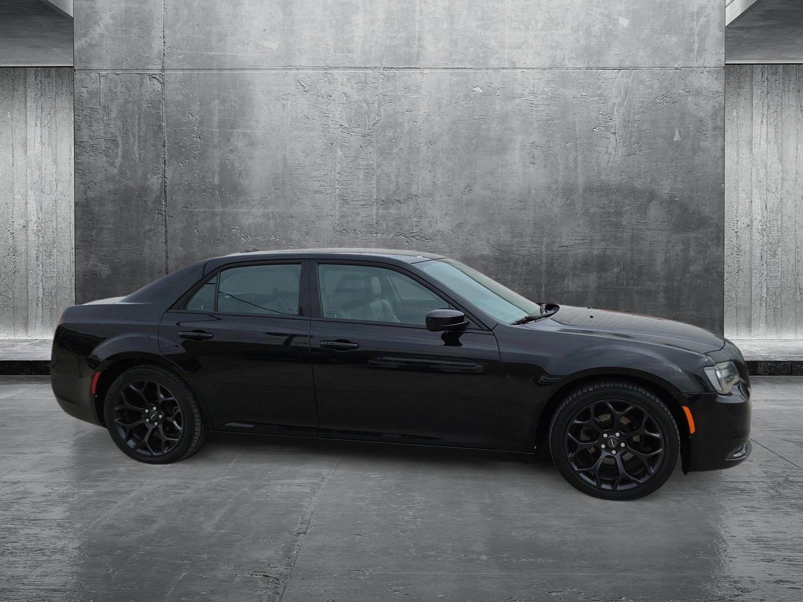 2019 Chrysler 300 Vehicle Photo in NORTH RICHLAND HILLS, TX 76180-7199