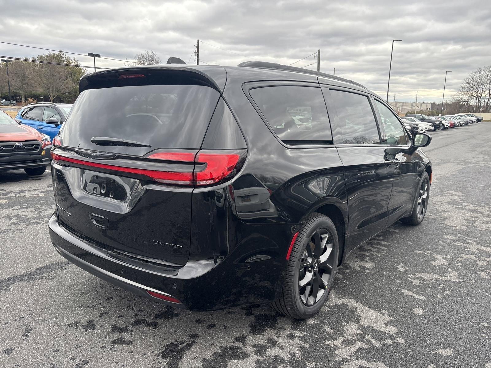 2025 Chrysler Pacifica Vehicle Photo in Mechanicsburg, PA 17050-1707
