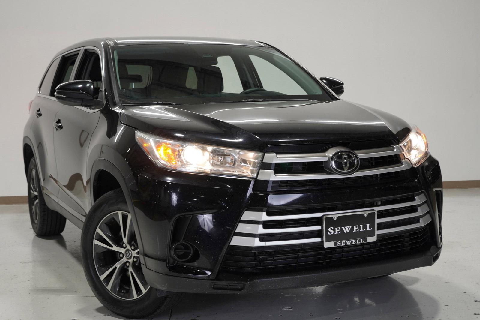 2019 Toyota Highlander Vehicle Photo in Fort Worth, TX 76132