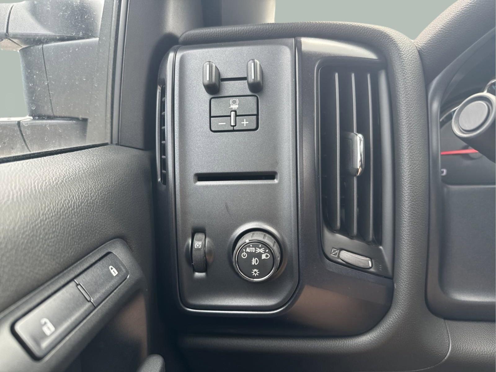 2024 Chevrolet Silverado 5500 HD Vehicle Photo in GEORGETOWN, TX 78626-7508