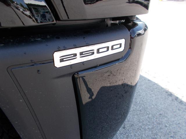 2025 GMC Sierra 2500 HD Vehicle Photo in LOWELL, MA 01852-4336
