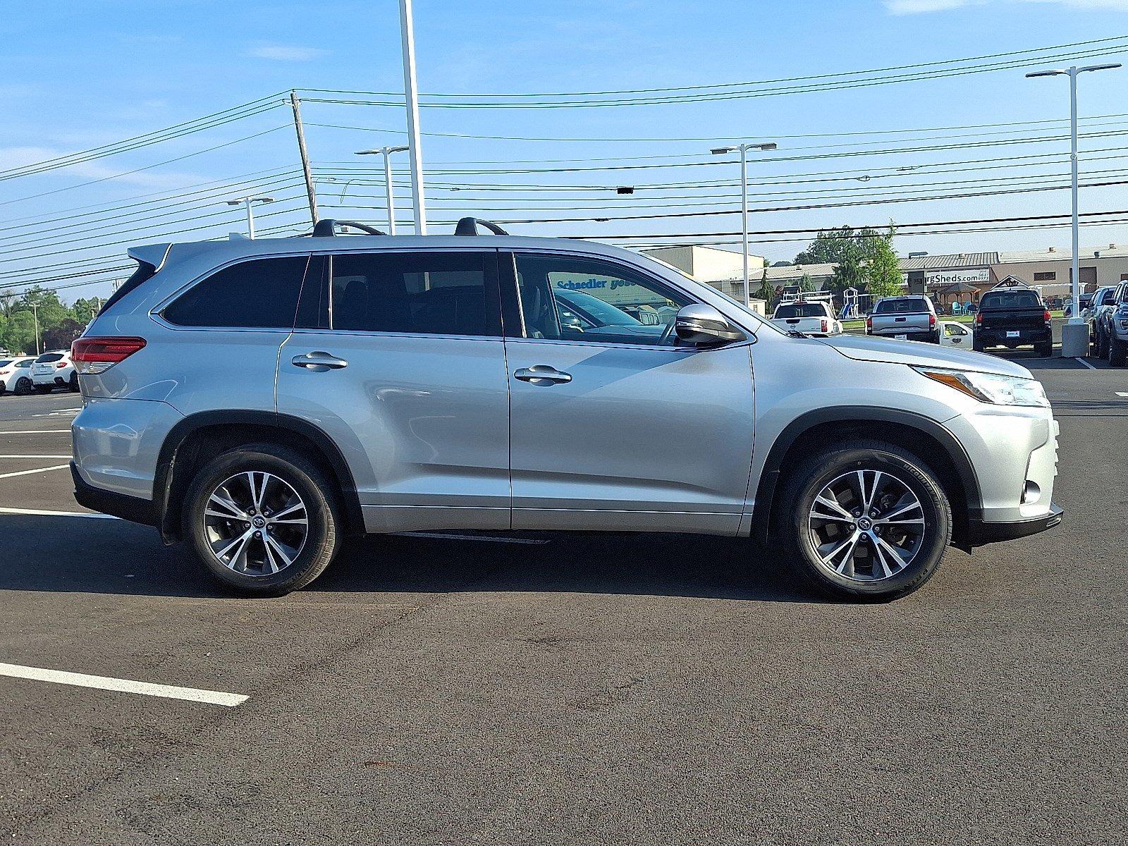 2018 Toyota Highlander Vehicle Photo in Harrisburg, PA 17111