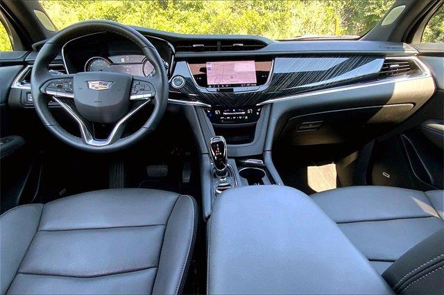 2025 Cadillac XT6 Vehicle Photo in KANSAS CITY, MO 64114-4545