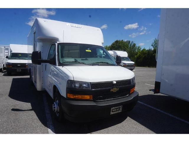 2023 Chevrolet Express Cutaway 4500 Vehicle Photo in ALCOA, TN 37701-3235