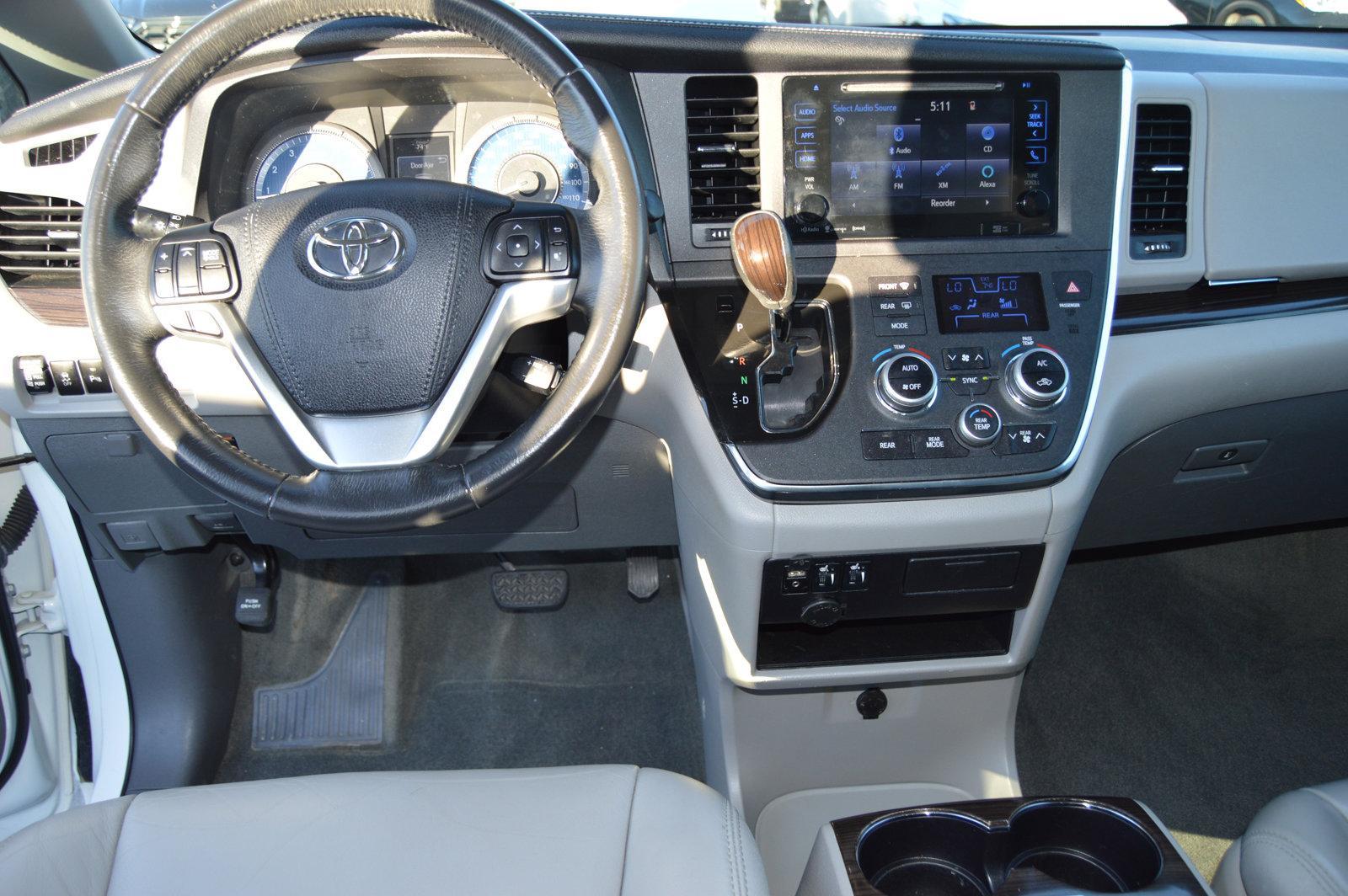 2017 Toyota Sienna Vehicle Photo in Houston, TX 77090