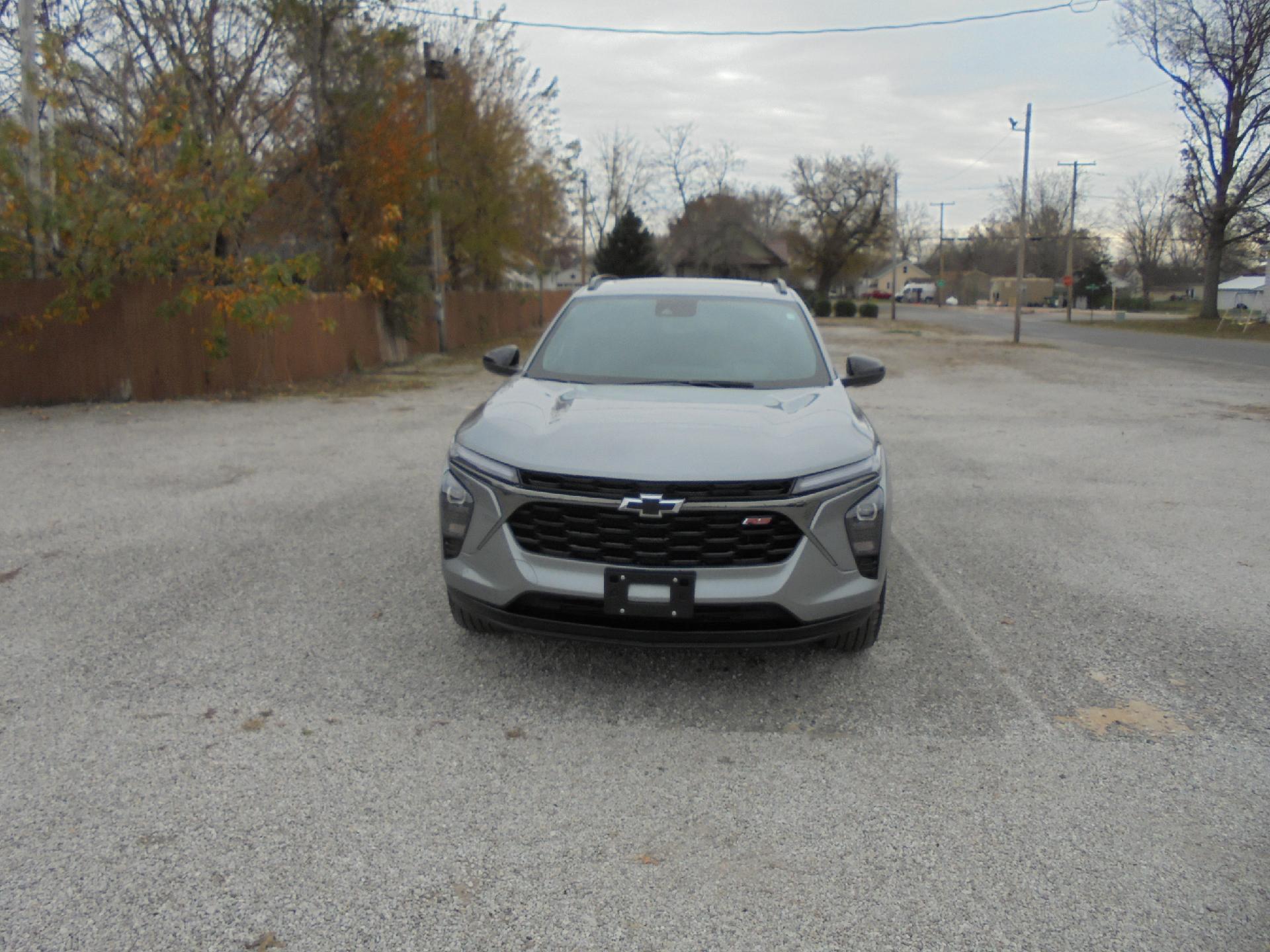 2025 Chevrolet Trax RS photo 2