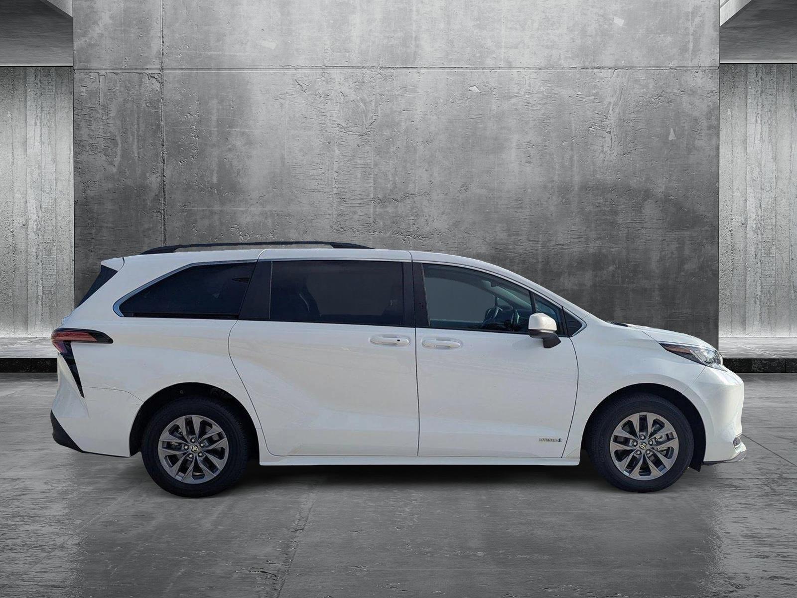 2021 Toyota Sienna Vehicle Photo in Davie, FL 33331