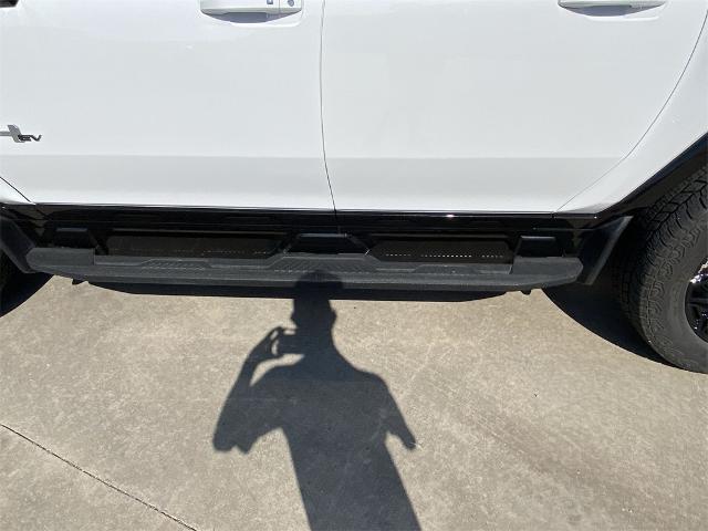 2025 GMC HUMMER EV SUV Vehicle Photo in Greenville, TX 75402