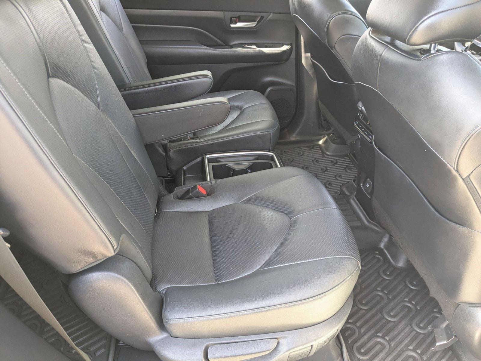 2024 Toyota Grand Highlander Vehicle Photo in Tampa, FL 33614
