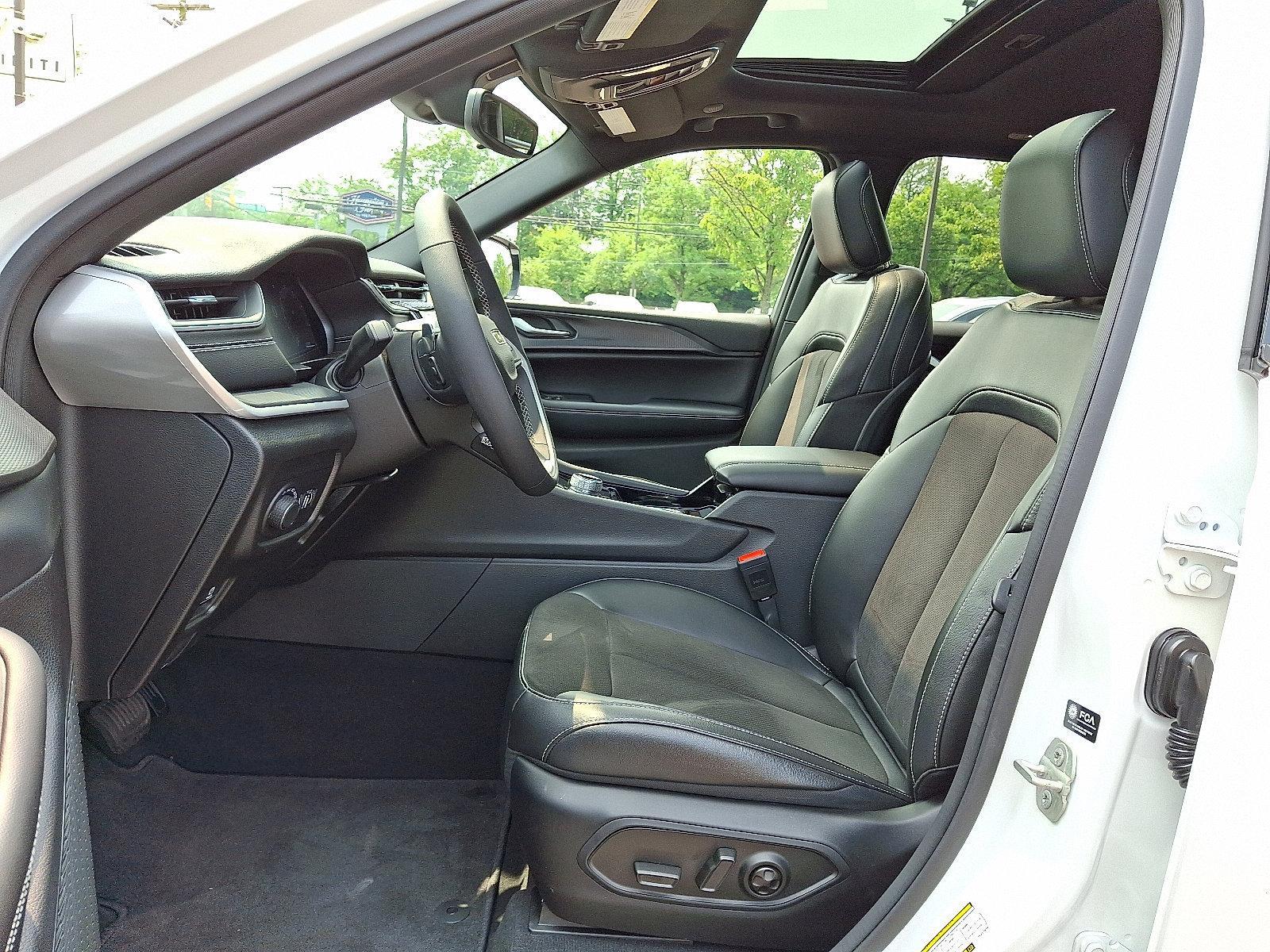 2023 Jeep Grand Cherokee Vehicle Photo in Willow Grove, PA 19090