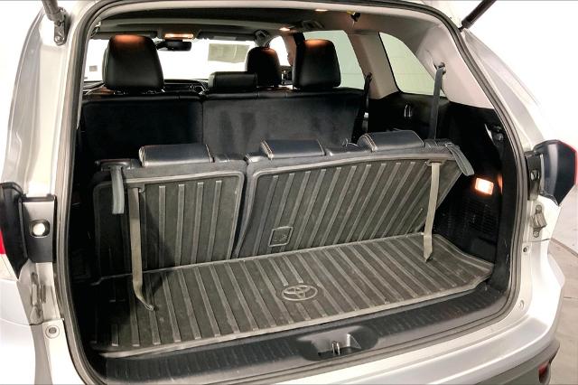2017 Toyota Highlander Vehicle Photo in Lees Summit, MO 64086