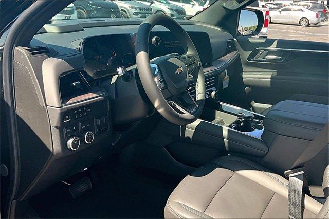 2025 Chevrolet Suburban Vehicle Photo in KANSAS CITY, MO 64114-4502