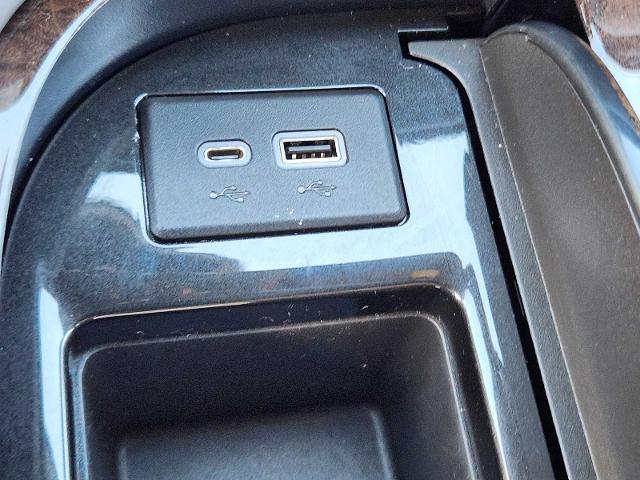 2022 Cadillac Escalade Vehicle Photo in DENTON, TX 76210-9321