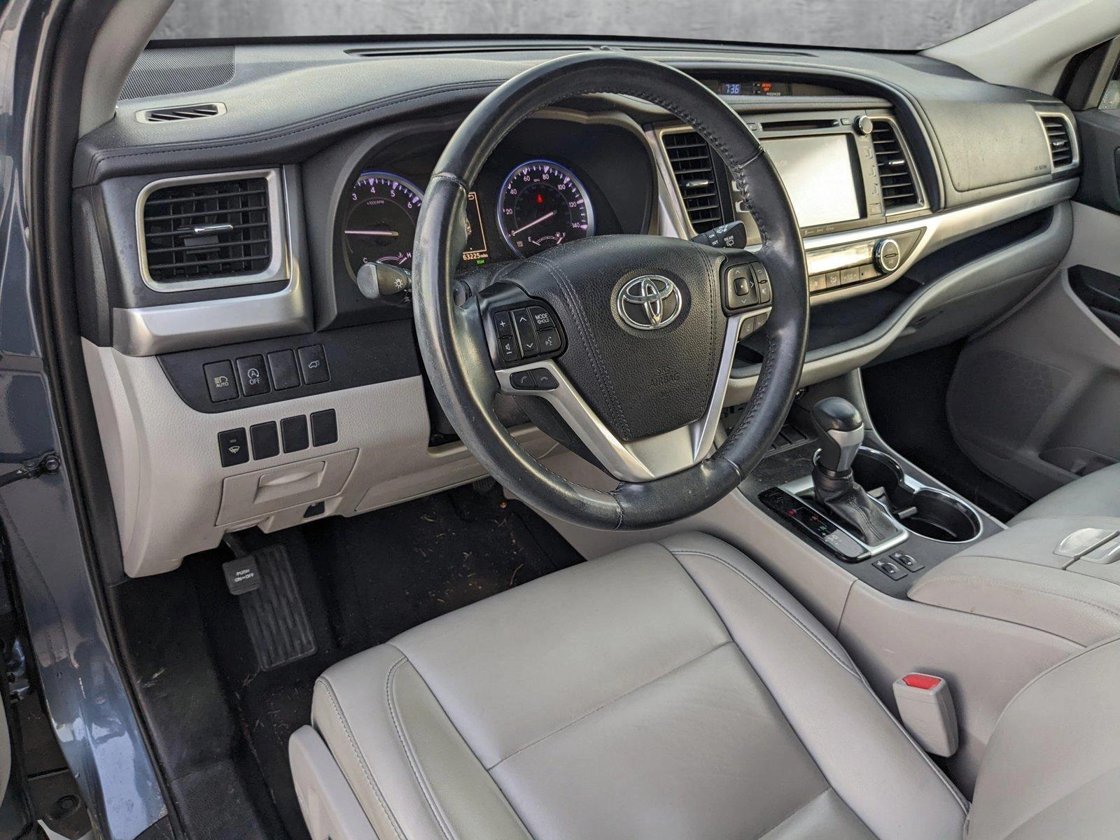 2019 Toyota Highlander Vehicle Photo in Davie, FL 33331