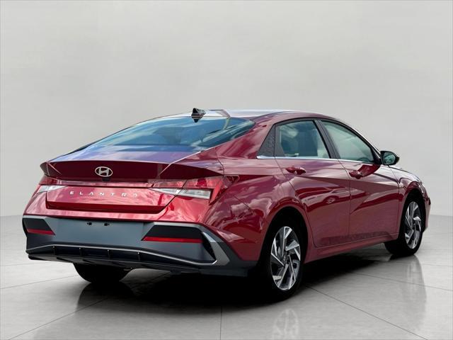 2025 Hyundai ELANTRA Vehicle Photo in Green Bay, WI 54304