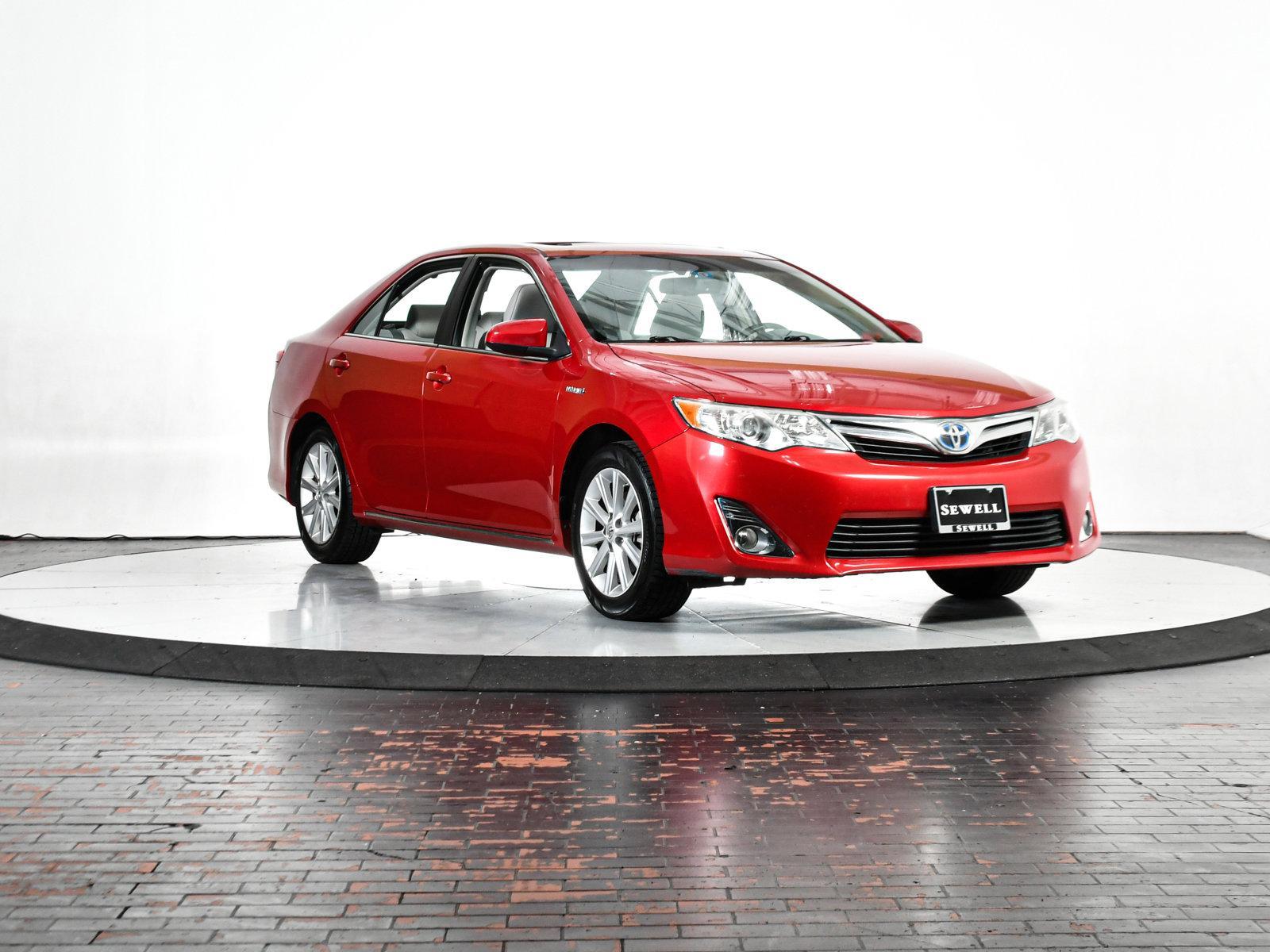 2013 Toyota Camry Hybrid Vehicle Photo in DALLAS, TX 75235