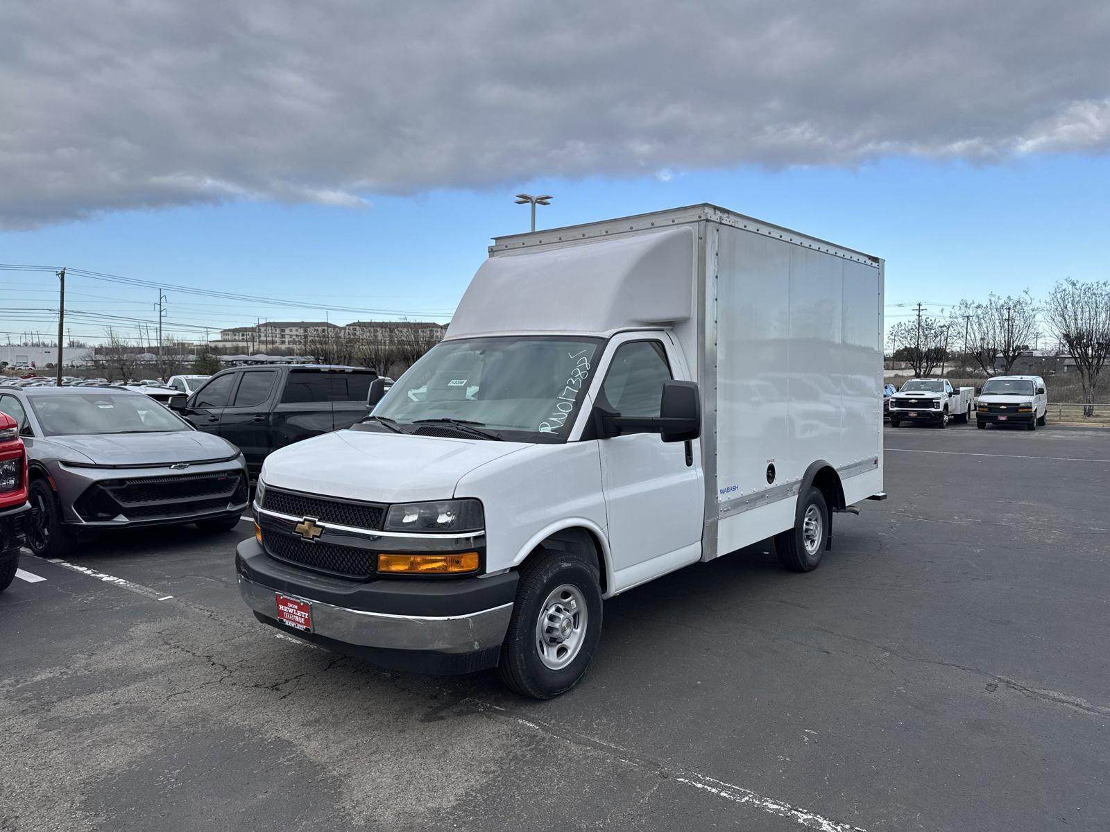 2024 Chevrolet Express Cutaway 3500 Vehicle Photo in GEORGETOWN, TX 78626-7508