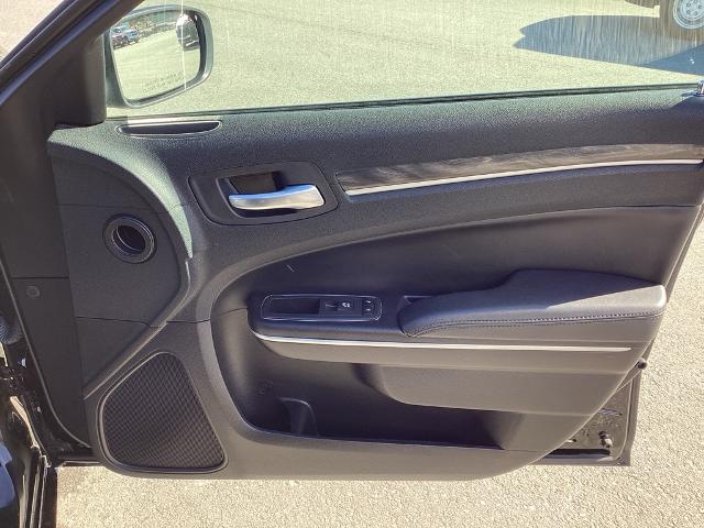2022 Chrysler 300 Vehicle Photo in Gardner, MA 01440