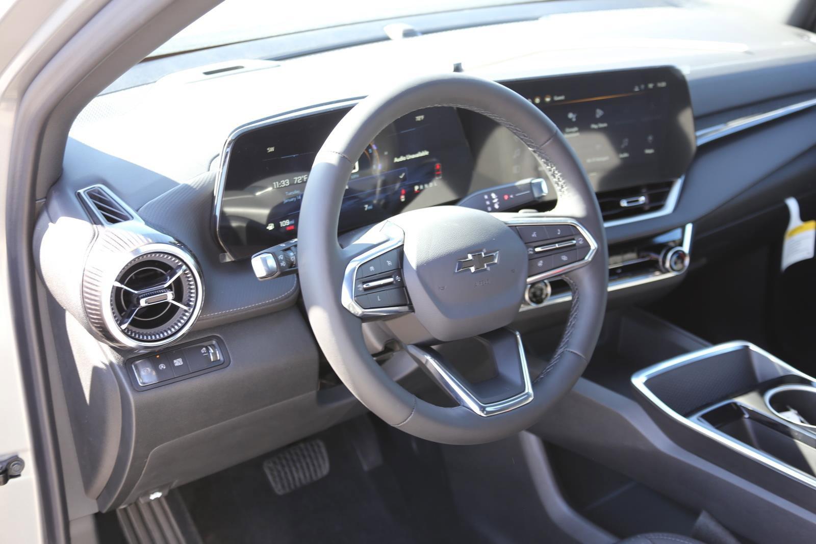 2025 Chevrolet Equinox Vehicle Photo in LOS ANGELES, CA 90007-3794