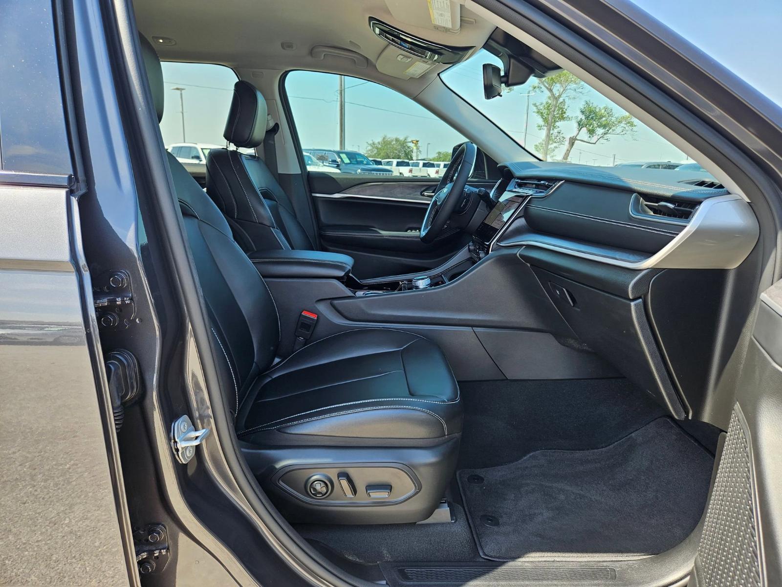 2023 Jeep Grand Cherokee Vehicle Photo in Seguin, TX 78155