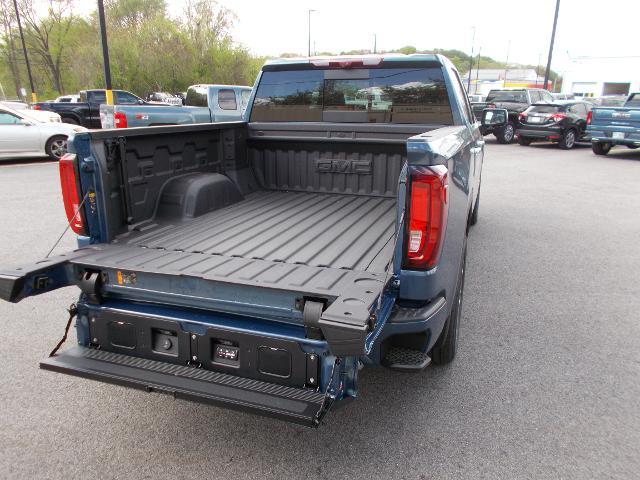 2025 GMC Sierra 1500 Vehicle Photo in LOWELL, MA 01852-4336