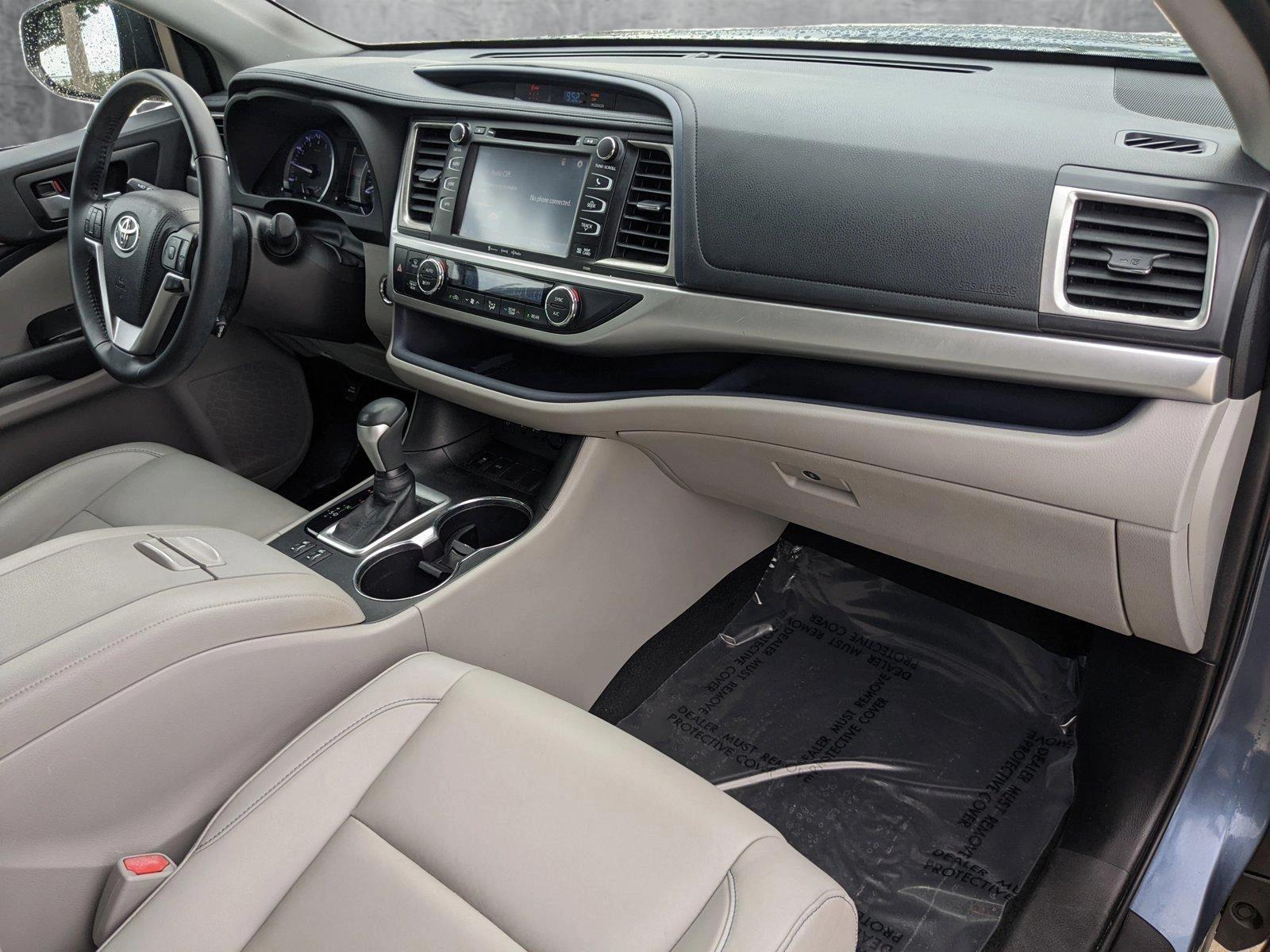 2019 Toyota Highlander Vehicle Photo in Davie, FL 33331