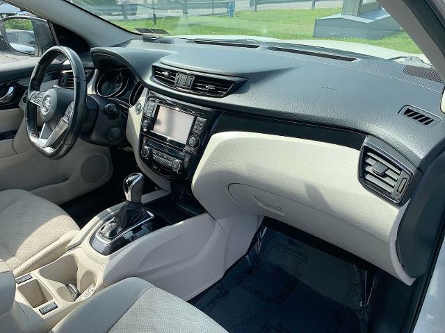 2017 Nissan Rogue Sport Vehicle Photo in MOON TOWNSHIP, PA 15108-2571