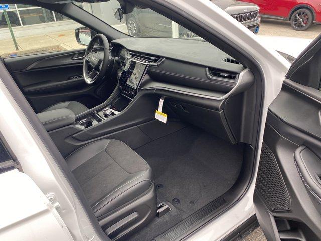 2025 Jeep Grand Cherokee Vehicle Photo in Doylsetown, PA 18901