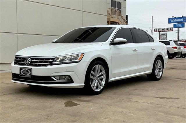 2018 Volkswagen Passat Vehicle Photo in TOPEKA, KS 66609-0000