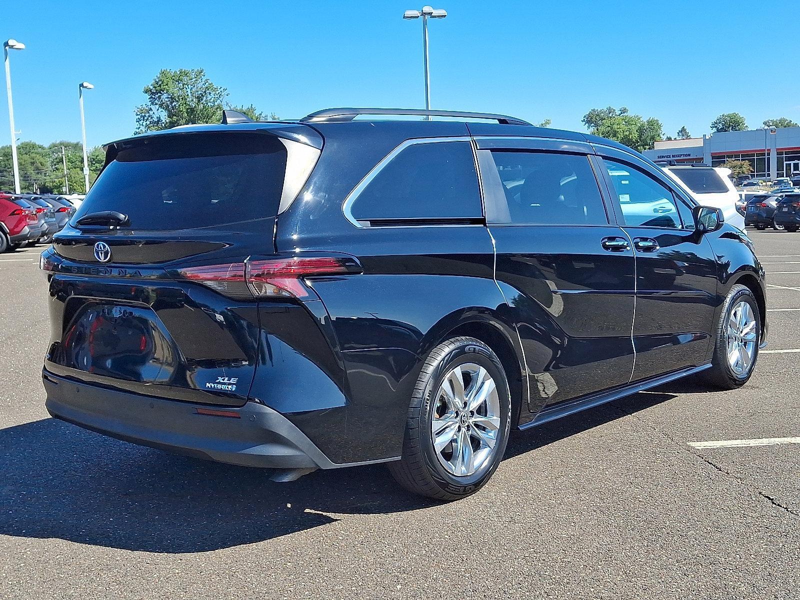 2022 Toyota Sienna Vehicle Photo in Trevose, PA 19053