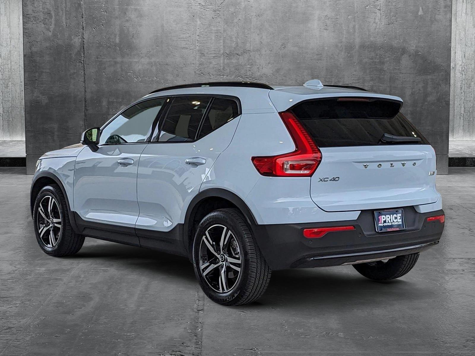 2024 Volvo XC40 Vehicle Photo in Sarasota, FL 34231