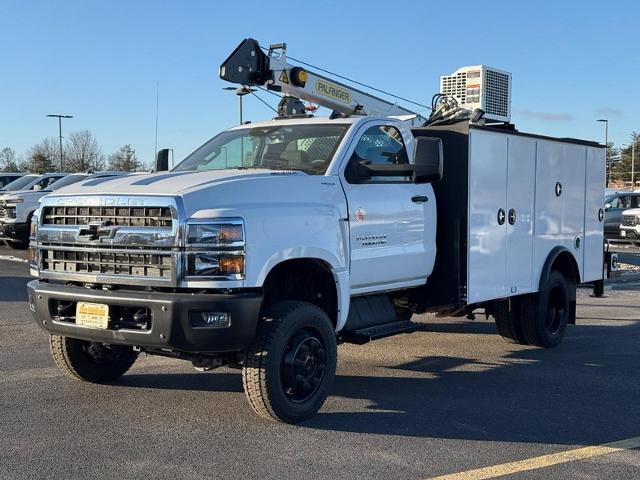 2023 Chevrolet Silverado 6500 HD Vehicle Photo in COLUMBIA, MO 65203-3903