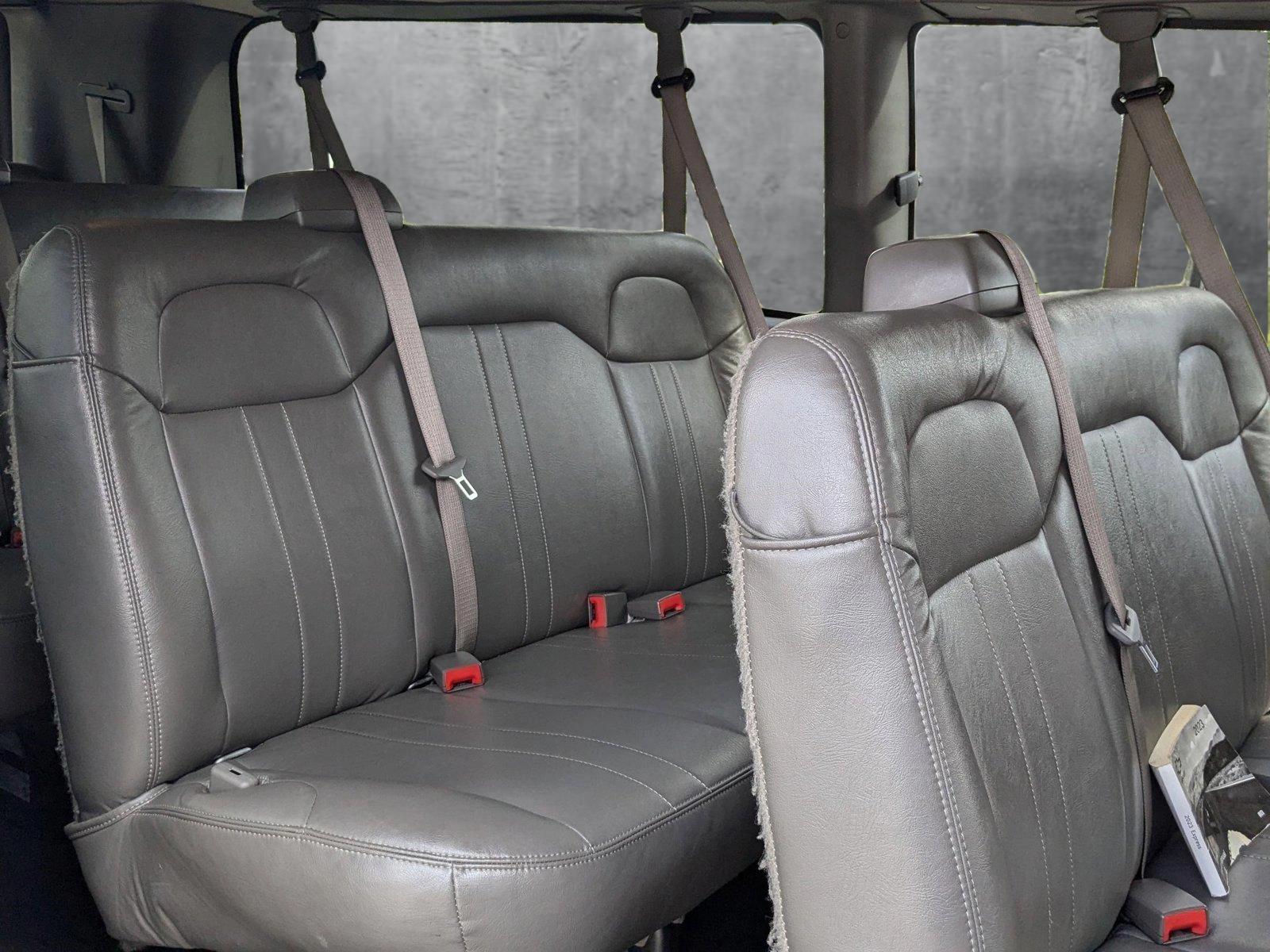 2023 Chevrolet Express Passenger 3500 Vehicle Photo in PEMBROKE PINES, FL 33024-6534