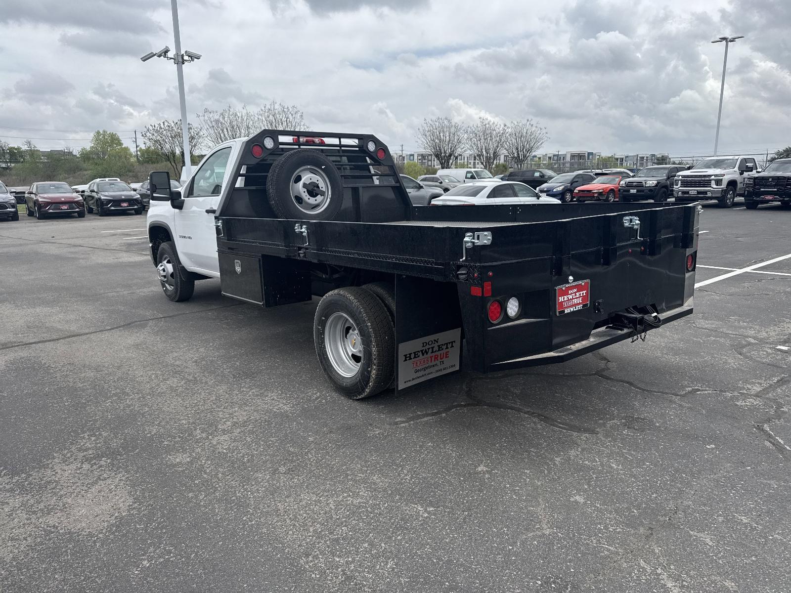 2025 Chevrolet Silverado 3500 HD Chassis Cab Vehicle Photo in GEORGETOWN, TX 78626-7508
