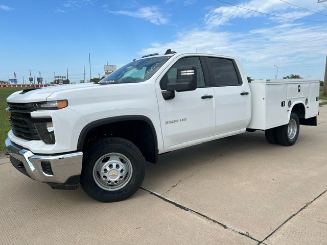 2024 Chevrolet Silverado 3500 HD Chassis Cab Vehicle Photo in TOPEKA, KS 66609-0000