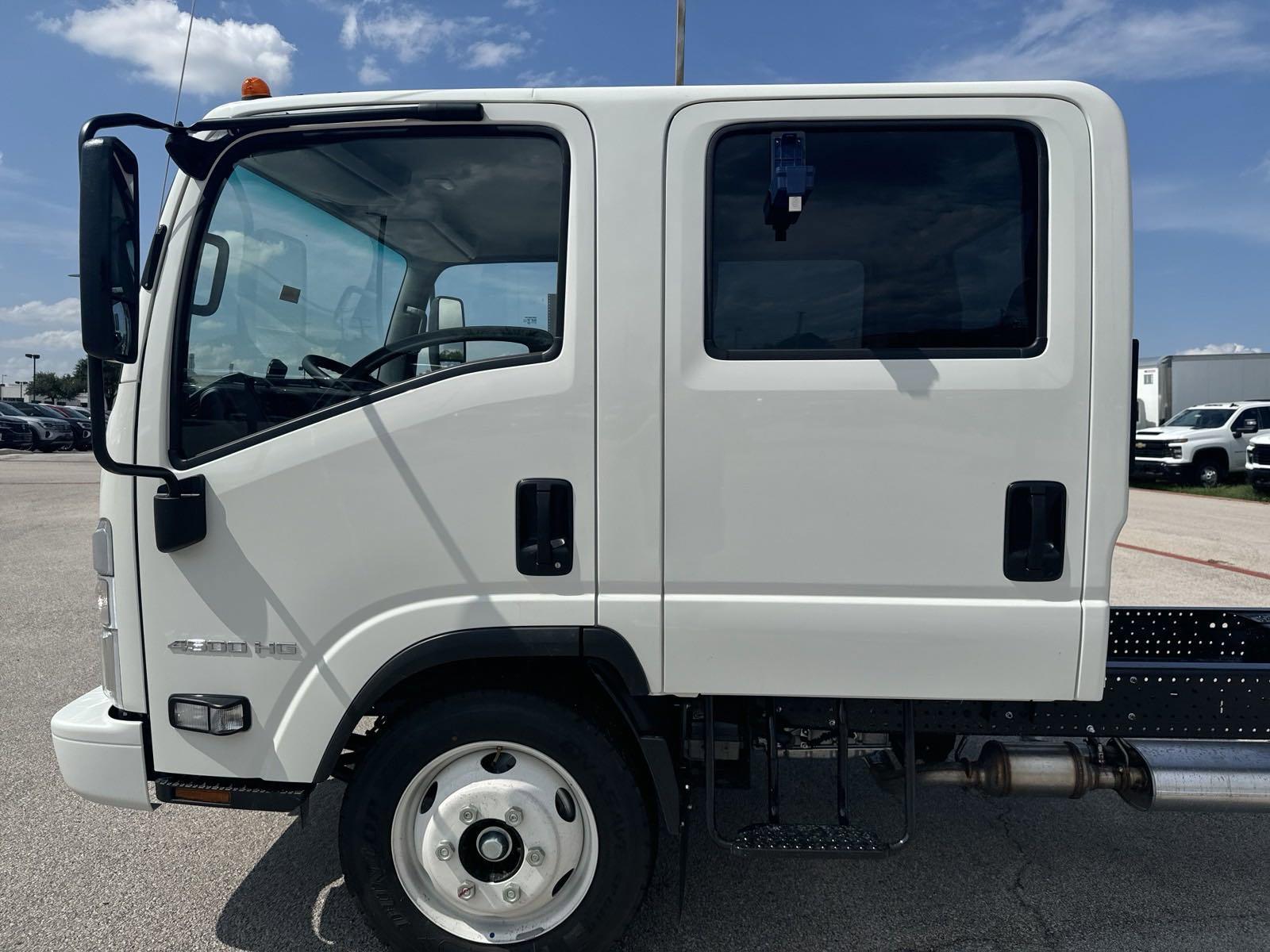 2025 Chevrolet Low Cab Forward 4500 Vehicle Photo in GEORGETOWN, TX 78626-7508