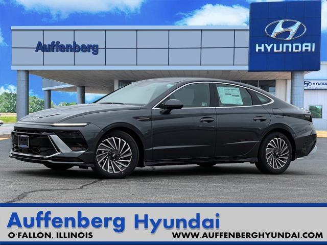 2025 Hyundai SONATA Hybrid Vehicle Photo in O'Fallon, IL 62269