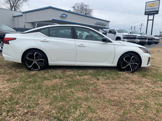 2023 Nissan Altima SR photo 10