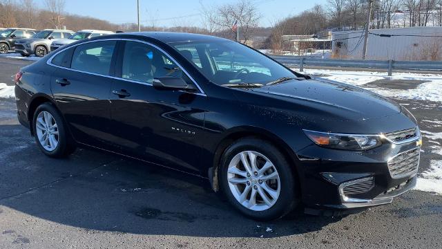 2017 Chevrolet Malibu Vehicle Photo in MOON TOWNSHIP, PA 15108-2571