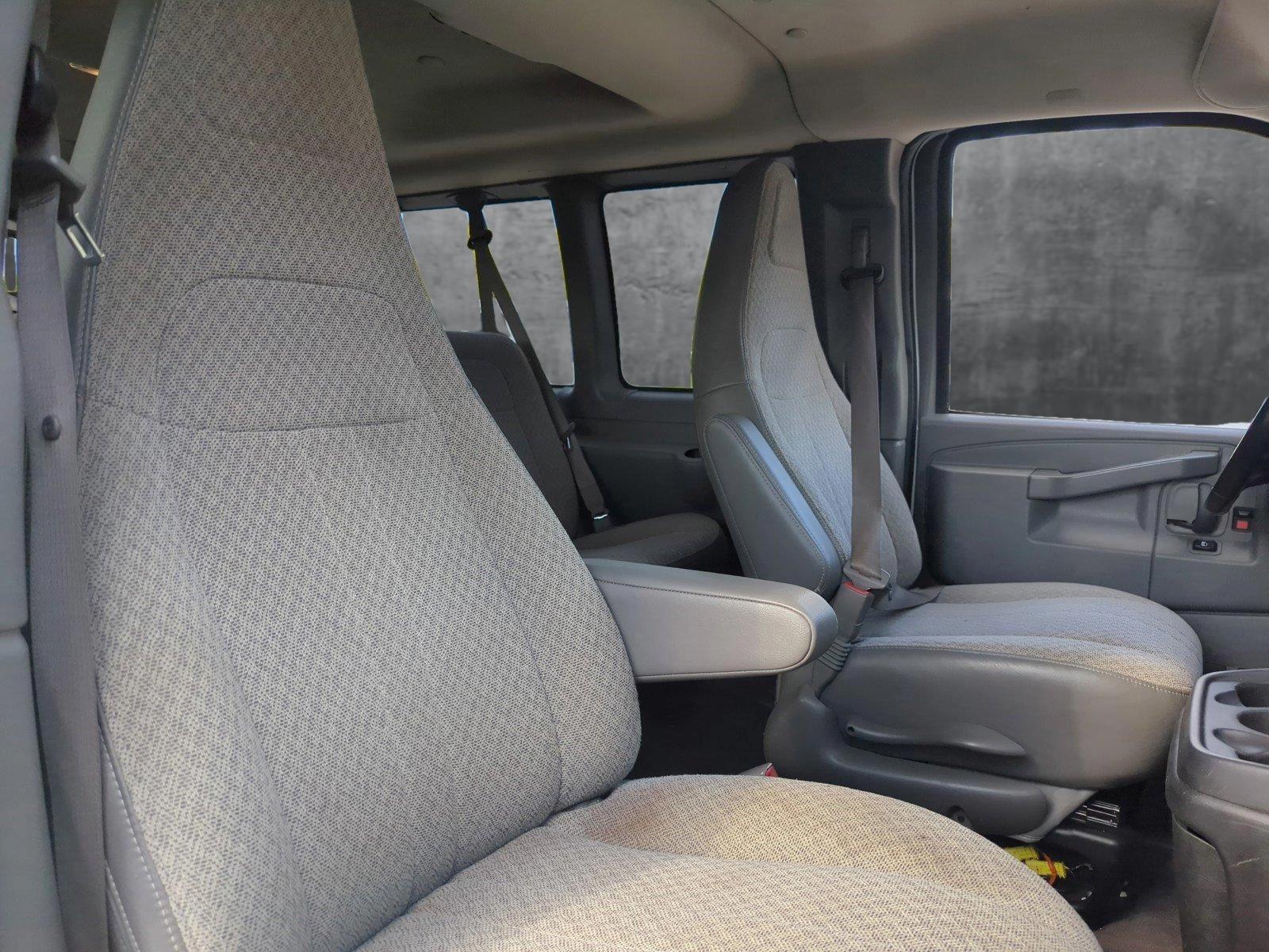 2019 Chevrolet Express Passenger Vehicle Photo in PEMBROKE PINES, FL 33024-6534