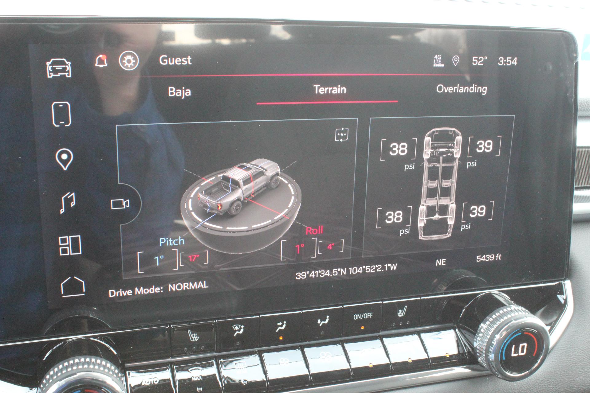 2025 GMC Canyon Vehicle Photo in AURORA, CO 80012-4011