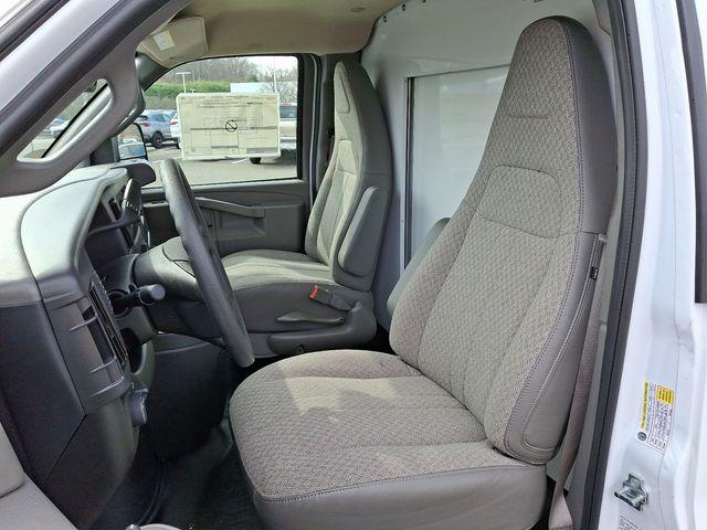 2024 Chevrolet Express Cutaway 3500 Vehicle Photo in DANBURY, CT 06810-5034