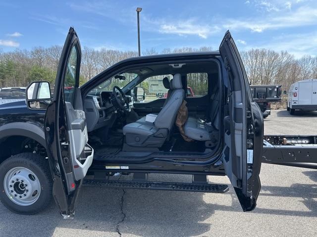 2025 Ford Super Duty F-550 DRW Vehicle Photo in Webster, MA 01570-1415