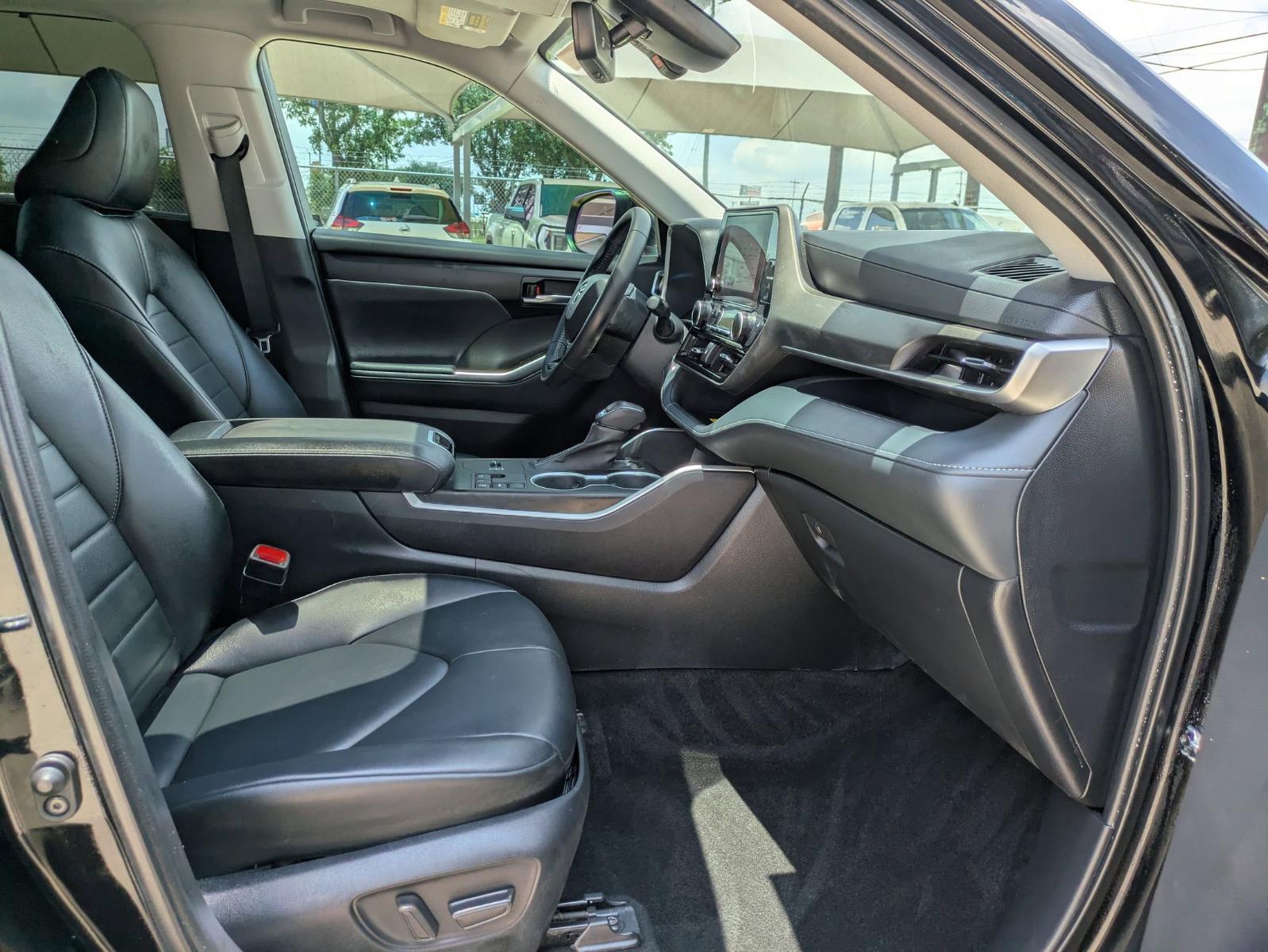 2023 Toyota Highlander Vehicle Photo in SELMA, TX 78154-1460