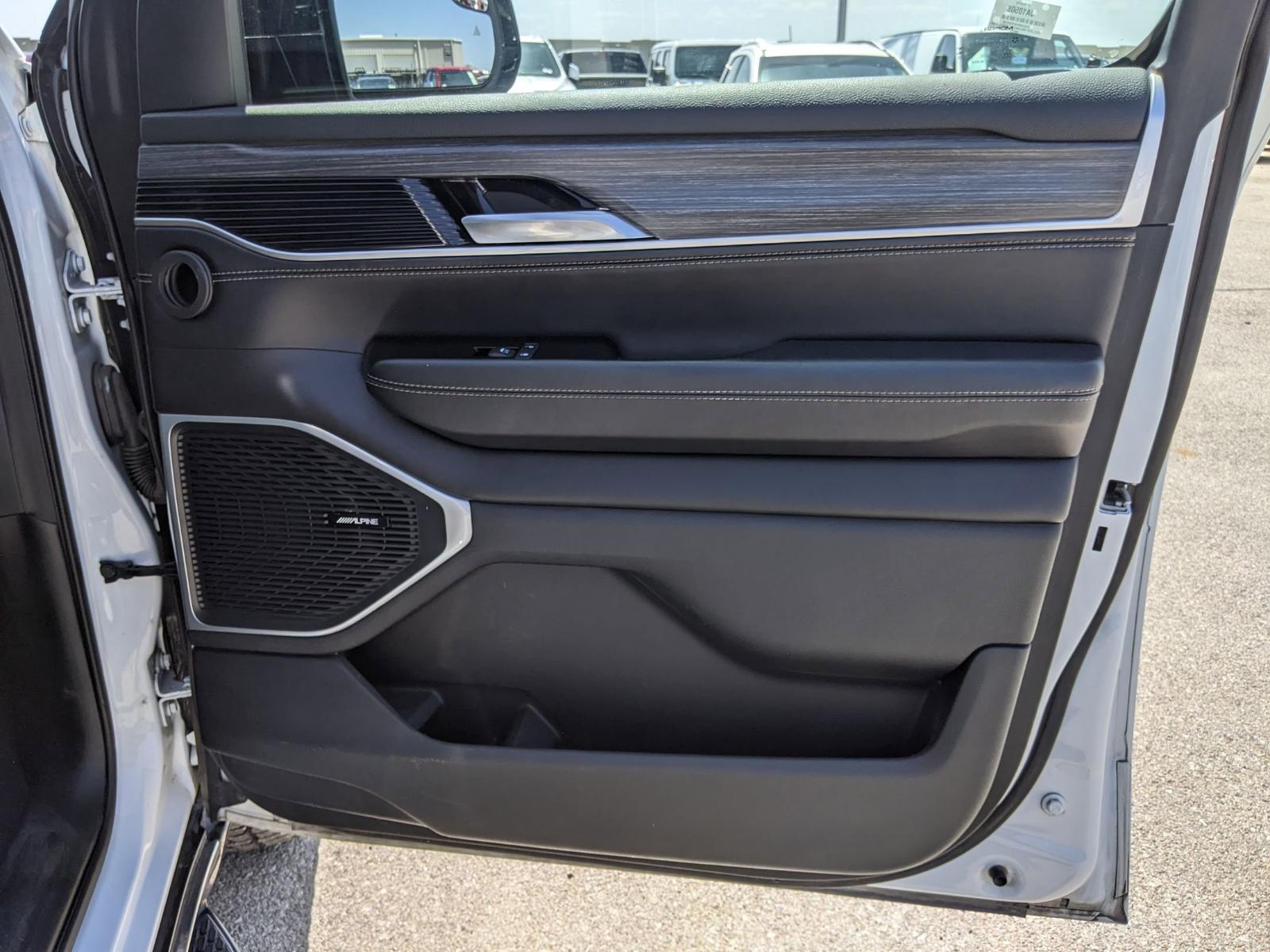 2023 Jeep Wagoneer L Vehicle Photo in Seguin, TX 78155