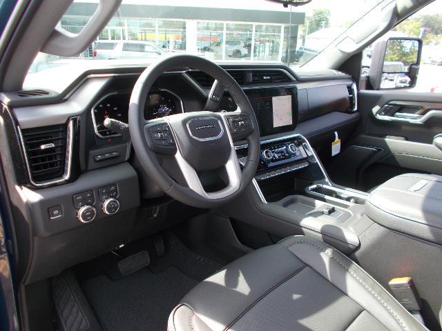 2025 GMC Sierra 2500 HD Vehicle Photo in LOWELL, MA 01852-4336
