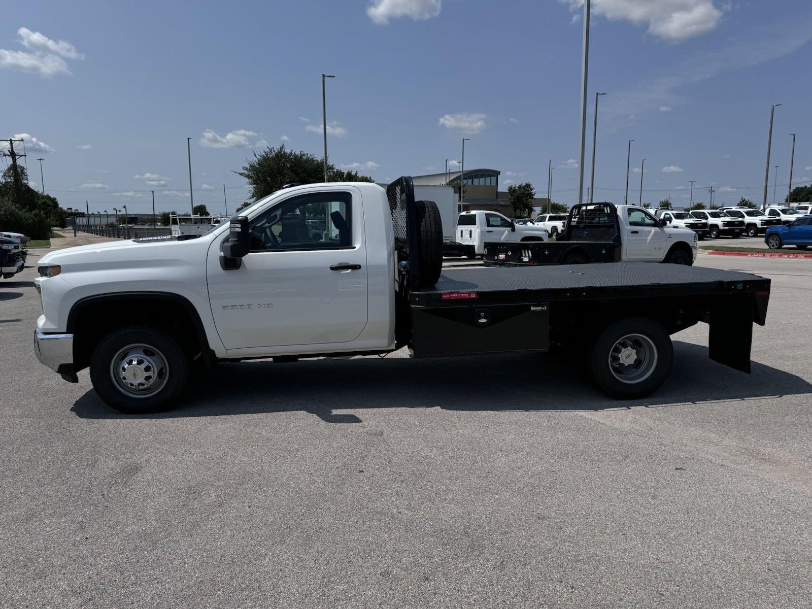 2024 Chevrolet Silverado 3500 HD Chassis Cab Vehicle Photo in GEORGETOWN, TX 78626-7508