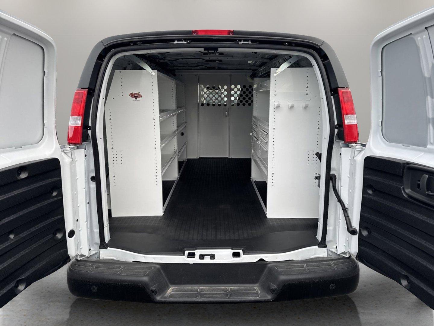 2024 Chevrolet Express Cargo 2500 Vehicle Photo in GEORGETOWN, TX 78626-7508