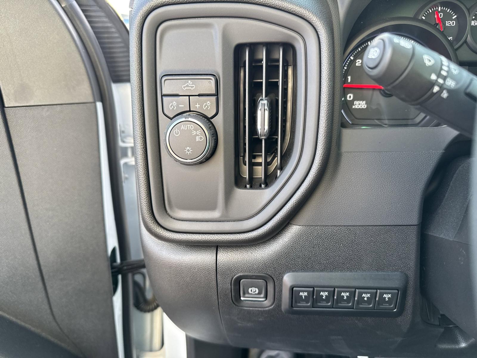 2025 Chevrolet Silverado 3500 HD Chassis Cab Vehicle Photo in GEORGETOWN, TX 78626-7508
